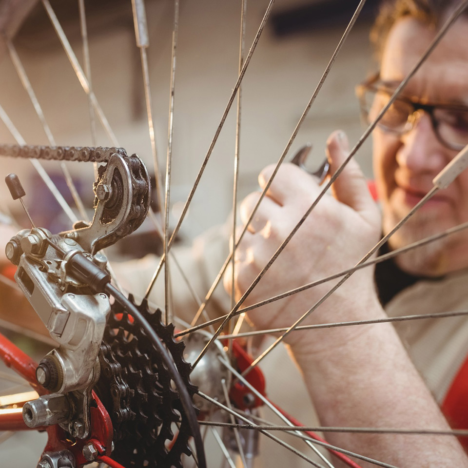Baumhaus Werkstatt gGmbH Die Gesellschaft ist Anbieter von Arbeitsangeboten für Menschen mit und ohne Behinderung in Oldenburg. Die Stiftung Wohnhilfe hat die Errichtung einer Fahrradwerkstatt und eines Fahrradladens zur Schaffung von Arbeitsangeboten für Menschen mit Behinderung sowie zwei Wohnungen finanziell unterstützt.